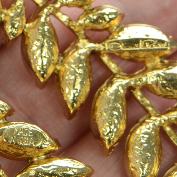 Oscar de La Renta Crystal Leaves Drop Earrings - Picture 5 of 6